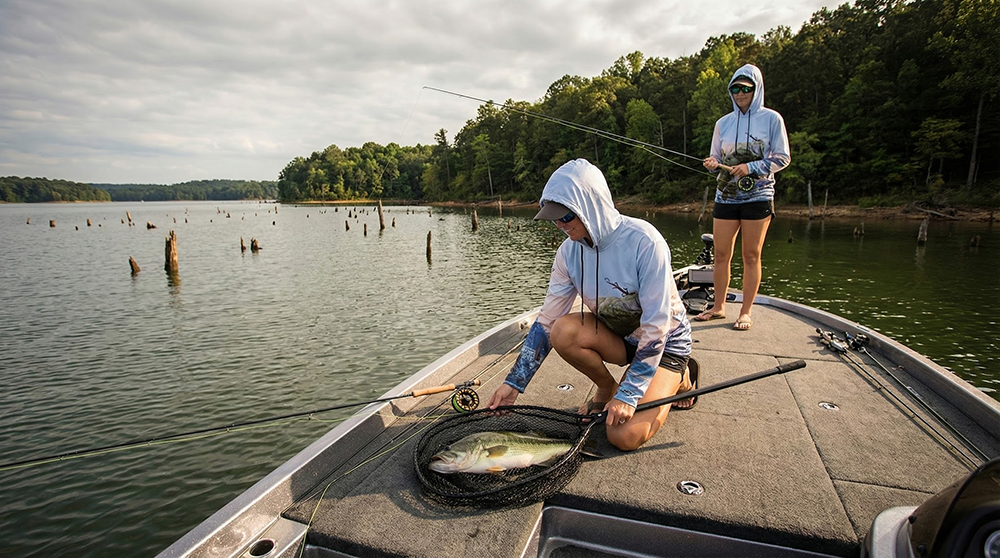 Fly Fishing for Bass at Chickamauga Lake Tennessee, Saltwater on the Fly.