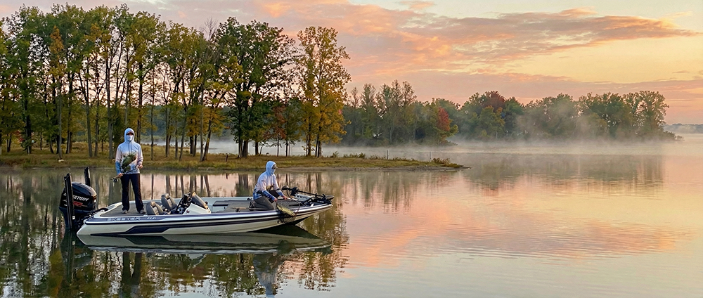Discover the best flies, locations, and tactics for Mosquito Lake bass fly fishing Ohio. Learn how to catch trophy largemouth in this weedy paradise.
