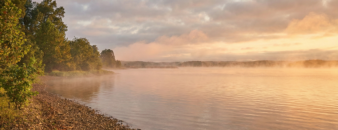 Fly Fishing for Bass on Kentucky Lake made simple, from flies and gear to key seasons, spots, and travel tips for adventure anglers.