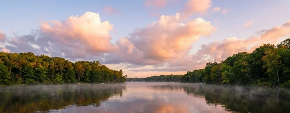 Plan your West Okoboji Lake Bass Fly Fishing Iowa trip with seasonal tips, flies, and hotspots for clear water largemouth and smallmouth.