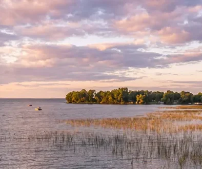 Plan your trip for Mille Lacs Lake Bass Fly Fishing Minnesota with tactics, flies, gear, and local insight for giant smallmouth