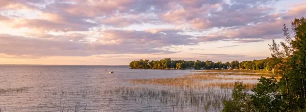 Plan your trip for Mille Lacs Lake Bass Fly Fishing Minnesota with tactics, flies, gear, and local insight for giant smallmouth