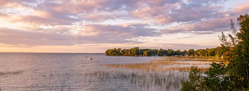 Plan your trip for Mille Lacs Lake Bass Fly Fishing Minnesota with tactics, flies, gear, and local insight for giant smallmouth
