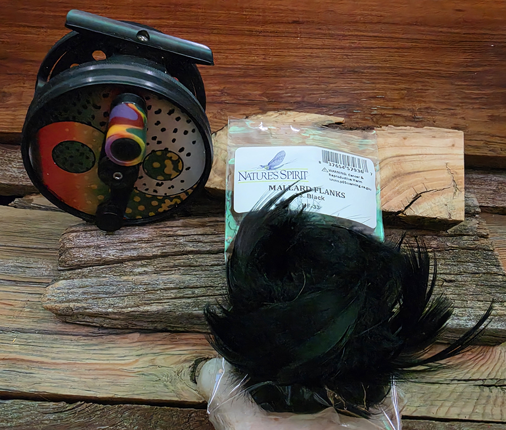Black mallard flank, about 60 hand-sorted feathers per 2g pack. Built for Spey collars, stonefly legs and night flies. Tied and tested in Montana - Saltwater on the fly.